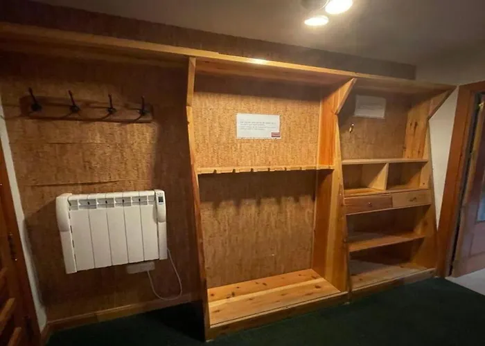 Ameto En La Plaza Pradollanojunto Al Telecabina Borreguiles Apartamento